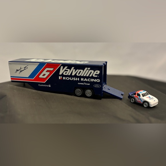 1990 Racing Champions NASCAR Valvoline Truck Mini Hauler Trailer w/Micro Car - Picture 6 of 8